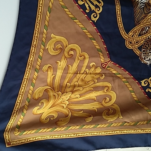 Salvatore Ferragamo Safari Tigers Gold Silk Scarf Vintage hand rolled edges - Picture 3 of 14